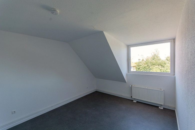 Helle 4-Zimmer Wohnung mit Einbauküche in zentraler Lage – Kinderzimmer