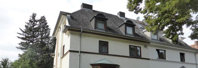 Bezugsfreies Ein- bis Dreifamilienhaus mit Potential im Herzen von Lichterfelde West!
