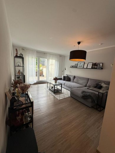 Helle Souterrain-Wohnung mit Terrasse (Südausrichtung) – Foto 1