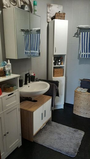 Ruhige 2-Zimmer-Whg. mit gehobener Ausstattung und Gartenanteil – Bad