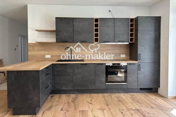 Appartamento al piano terra di 5 locali, cucina componibile, parquet, terrazza e giardino