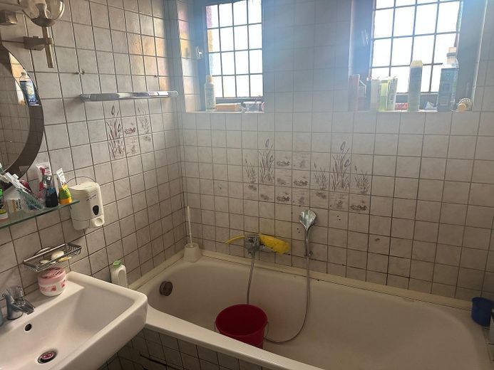 3 Familienhaus zu verkaufen – EG