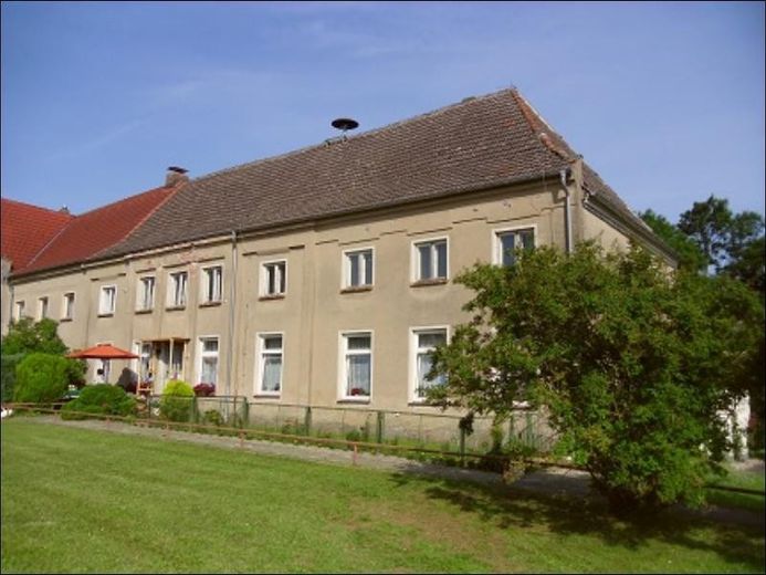 große Gutshaushälfte mit tollem Grundstück am Naturschutzgebiet, sehr ruhig gelegen – Ansicht, ehemaliges Gutshaus