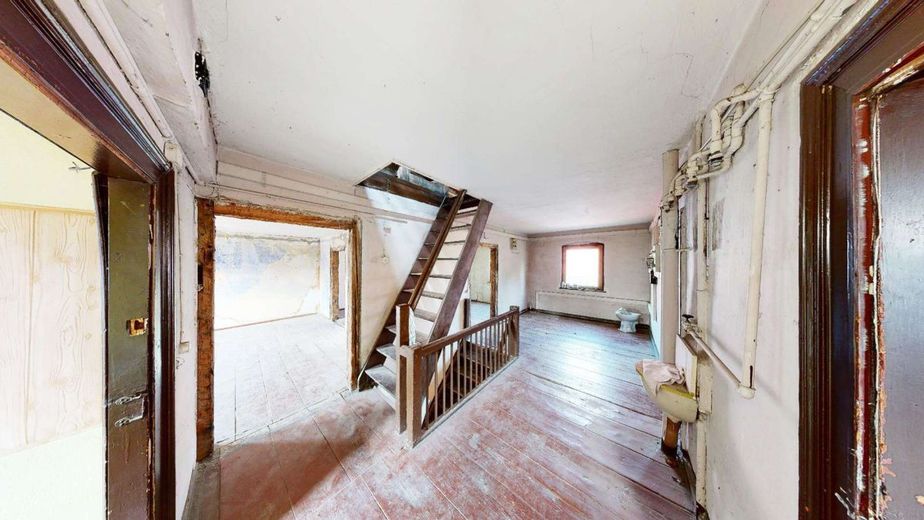 "Sanierungsgebiet-Hit in Elbnähe: Innenhof,  Hol dir ein Traumhaus!  9% Sonder-AfA  8 J ! 7% auf 4 J – Obergeschoss_Flur