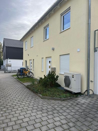 DHH A+ Wärmepumpe Top Zustand – Eingang Ost