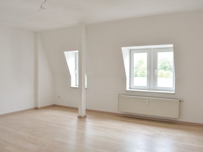 Günstig wohnen unterm Dach - Gemütliche Wohnung für Sportliche – Foto 1