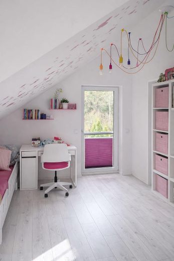 Helles Kinderzimmer 