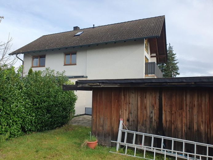 Carport/Haus vom Garten aus