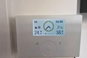 Mieszkanie własnościowe, spokojne, bez barier architektonicznych i blisko centrum, przy niskich kosztach energii oraz najwyższym komforcie mieszkania – 38,3 Außen, 24,4 Grad innen