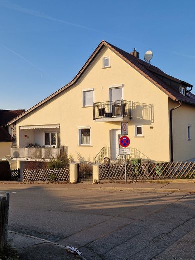spaziosa casa plurifamiliare con garage a Maxhütte-Haidhof – Hausansicht