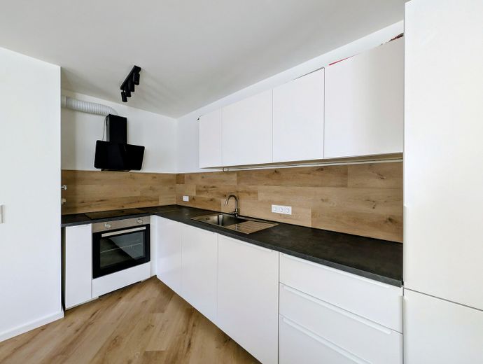 Appartamento completamente ristrutturato con cucina componibile, due terrazze ed esposizione a sud, da privato – Küche