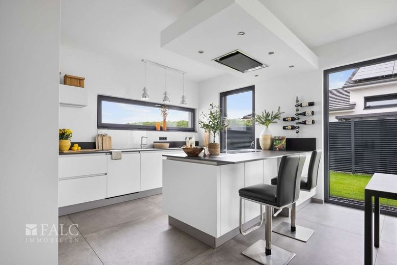 Moderne Villa mit Panorama! Feldrandlage pur! – Küche