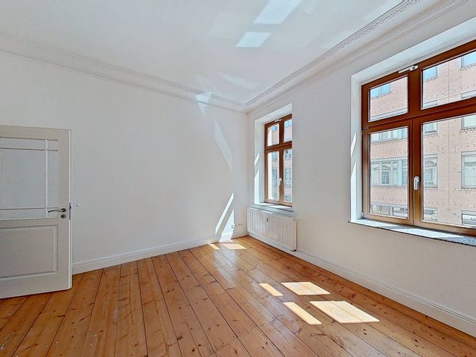 Historischer Charme trifft Wohnkomfort – 4-Zimmer-Altbauwohnung mit Balkon – Ansicht I: Schlafzimmer