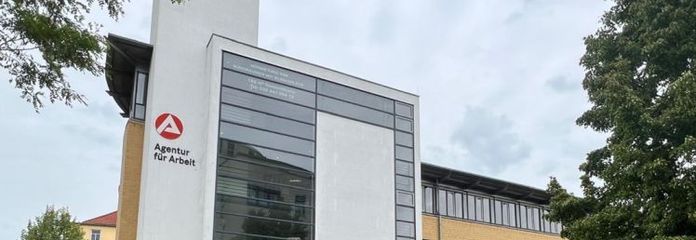 Moderne Gewerbeeinheit in Toplage – ganze Etage mit Klimaanlage, Aufzug & Stellplätzen