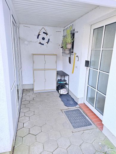 DA PRIVATO!! Casa a schiera centrale adatta alle famiglie con giardino e 2 posti auto ad Ahrensburg – Eingangsbereich Schuppen Haus