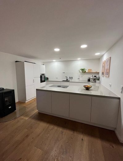 Einfamilienhaus - kernsaniert mit Innenhof und Garten, Scheune, PV – Küche 1