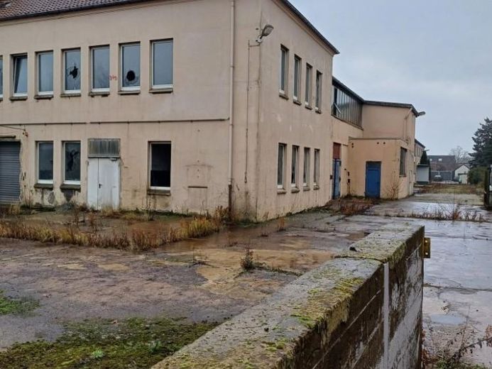 Produktionshalle / Lager- mit Verladezone zu verkaufen – Foto 1