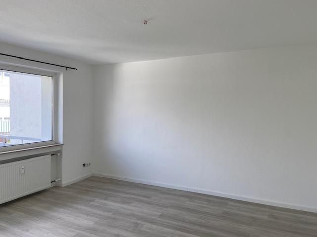 Francoforte Niederrad: Bellissimo appartamento di 2 locali con balcone – Wohnzimmer