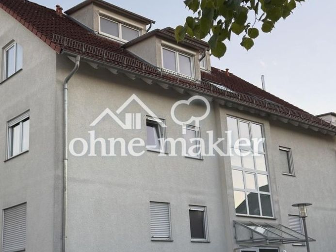 Jasny 3-pokojowy apartament dwupoziomowy (79 m²) z balkonem od południa, 2 łazienkami, wbudowaną kuchnią i miejscem w garażu podziemnym w Nufringen – Zdjęcie 1