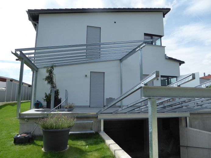 Werkstatt Ausstellung Lager mit exklusivem Betriebsleiter Wohnhaus – Ostseite Haus