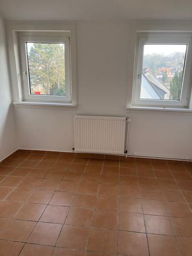 Lichtdurchflutete charmante 3 Zi-DG-Whg. renoviert-in bester grüner Lage - – Küche mit Blick zur Nibourstr
