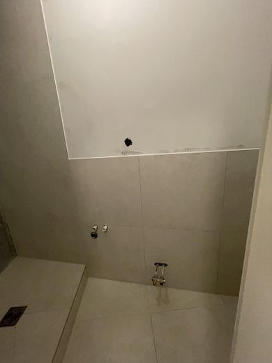 Exclusive, frisch sanierte 5 Zimmer Wohnung mit Einbauküche, Balkon im Musikerviertel zu vermieten – separates Gaeste WC