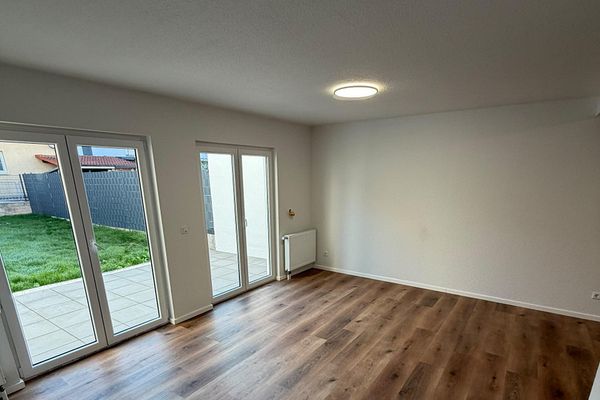 Riedstadt-Erfelden. Casa a schiera centrale con giardino
