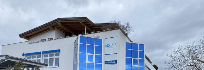 helles, modernes Büro in verkehrsgünstiger und dennoch ruhier Lage zu vermieten – Gebäudeansicht