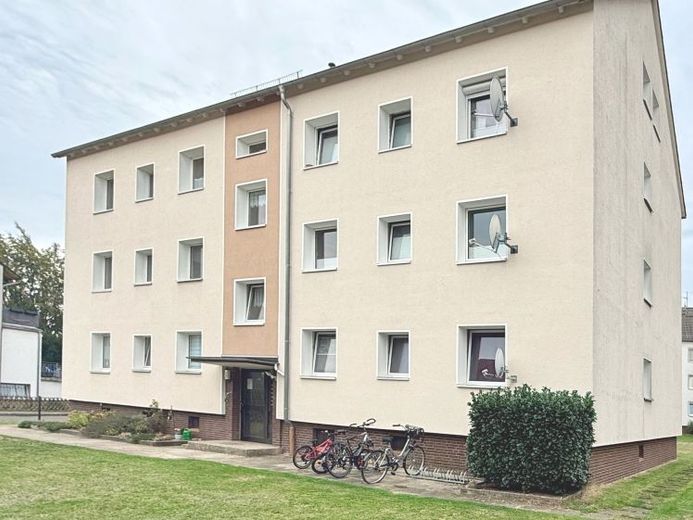 Gut geschnittene 3,5-Zi.-ETW mit 2 Balkonen im 1. OG eines 6-FH in guter Kernlage in Seelze-Stadt – Foto 1