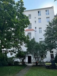 Obra nueva: Ático con terraza orientada al sur y cocina equipada - en Reinickendorf/Mitte – Hoffassade