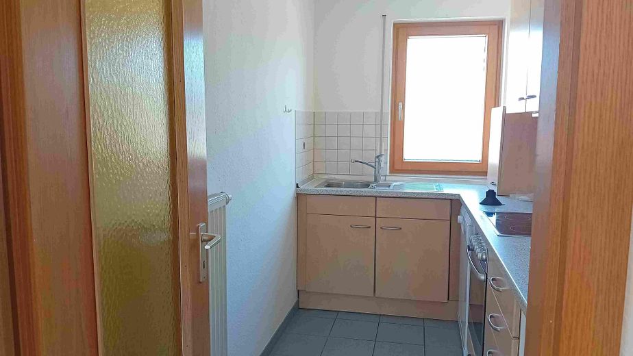 Bellissimo appartamento di 2 locali più studio e posto auto sotterraneo a ER-Tennenlohe – Küche