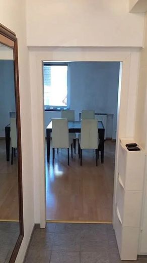 Bright terrace apartment with cathedral views in a central location – Flur