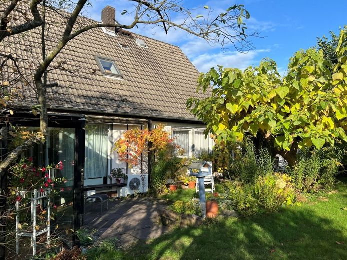 1-Familienwohnhaus mit Carport und Wintergarten in ruhiger Sackgassenlage – Heise Immobilien - 1-Familienwohnhaus mit Carport