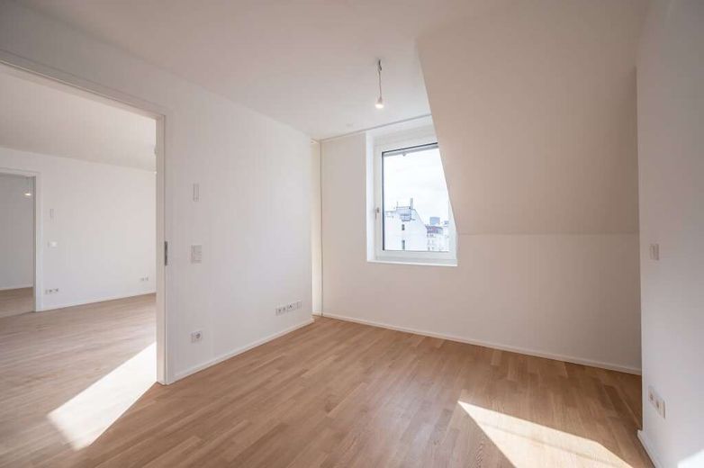 Helle Dachgeschosswohnung mit Einbauküche – IMG_0774