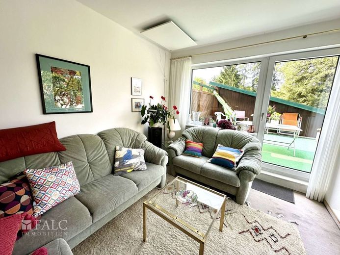 Sonnenhelles Zweifamilienhaus mit separatem Werkstattgebäude! – IMG_1023