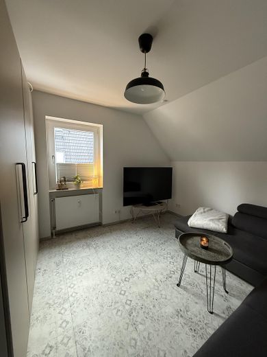 Haus im Haus - Helle moderne Maisonettewohnung in Top-Lage mit TG-Stellplatz – Ankleide & TV Zimmer im 2. OG