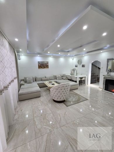 Exklusives Reihenmittelhaus – Wohnzimmer-EG-Bild3