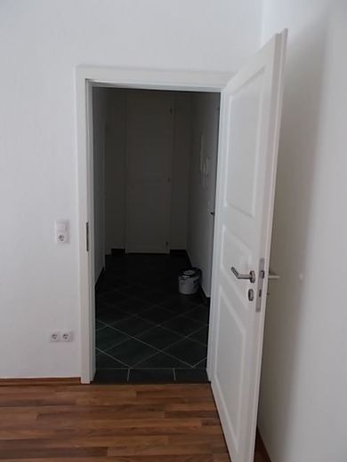 Großzügige 2-Zimmer mit Laminat und Wannenbad in guter Lage – DSCN1048