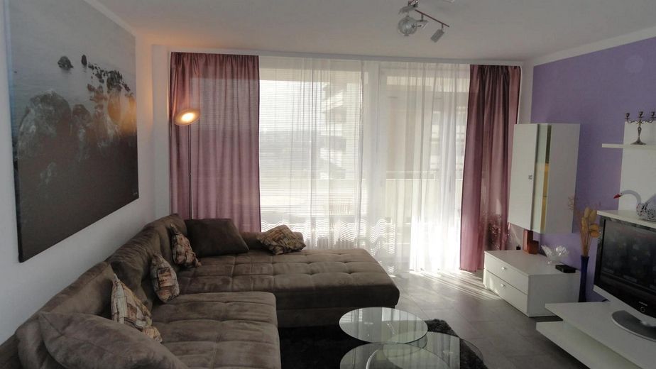 Inheidener Straße: Helle 2-Zimmer-Wohnung mit Süd-Balkon, Einbauküche & Top-Anbindung – Photo 4