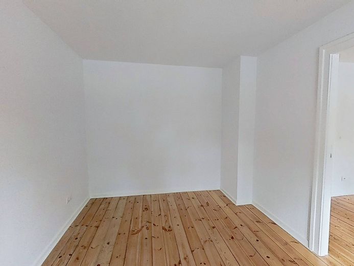 Bunte Blätter, kühles Wetter – 1 Kaltmieterlass fürs kuschelige Heim: Gemütliche 2-Zimmer-Wohnung mit Wannenbad – Ansicht II: Schlafzimmer
