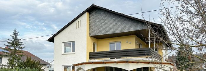Panorama-Immobilie mit Weitblick: Einfamilienhaus in ruhigem Umfeld! Garten, Garage, Pool! – Gartenansicht