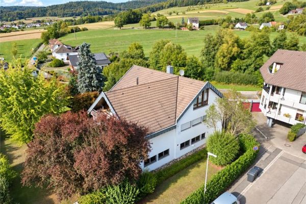 Dreifamilienhaus mit großem Grundstück und zusätzlichem Mietpotenzial in Seelbach