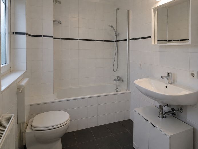 Oldenburg 16 m² | Ammobiliato | appena ristrutturato | vicino all’università | WG per 2 persone – Badezimmer