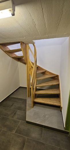 Modern saniertes Reihenhaus mit Garten in Wiesbaden-Südost – Vorraum KG