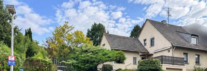 Bien à rénover à Alt Bad Godesberg – terrain de 969 m² avec potentiel de développement.