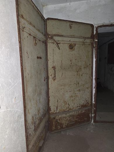 Gewerbe-/Werkstatthalle mit Arbeitsgrube, Doppelgarage und Lager – Foto 2