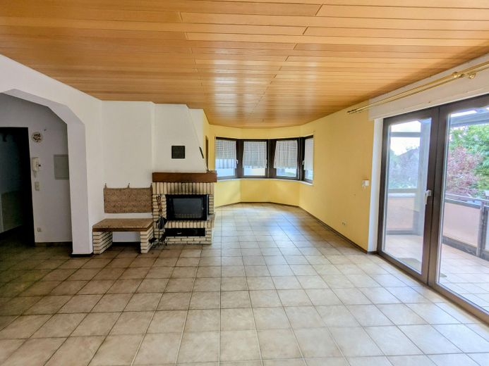 Wohnzi., Erker und Kamin