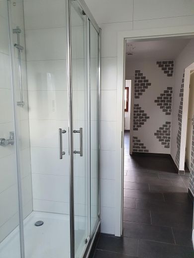 2-Zimmer-Wohnung in Vettelschoß – Badezimmer