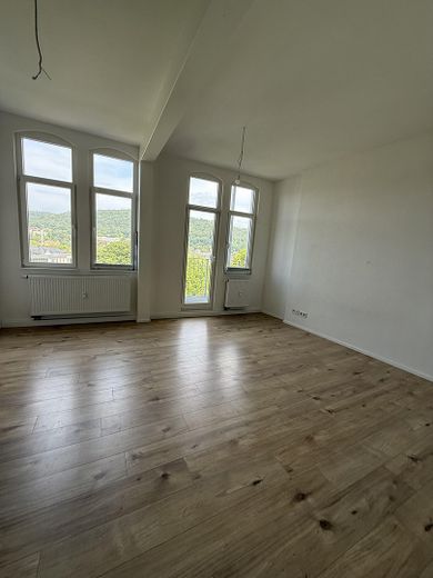 Exklusive 1-Zimmer-Wohnung mit Einbauküche und Balkon – Zimmer