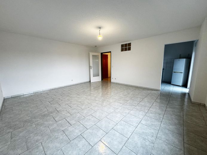 Sonniger Balkon & Stellplatz - Helle 1-Zimmer Wohnung - Nur 50m zur Lidl Zentrale – Zimmer